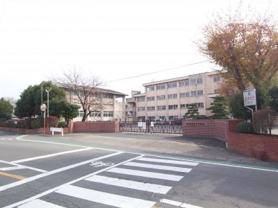 Junior high school. 918m to Maebashi City Hirose Junior High School