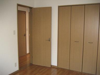 Receipt. It is outstanding storage capacity with a large closet and the closet. 