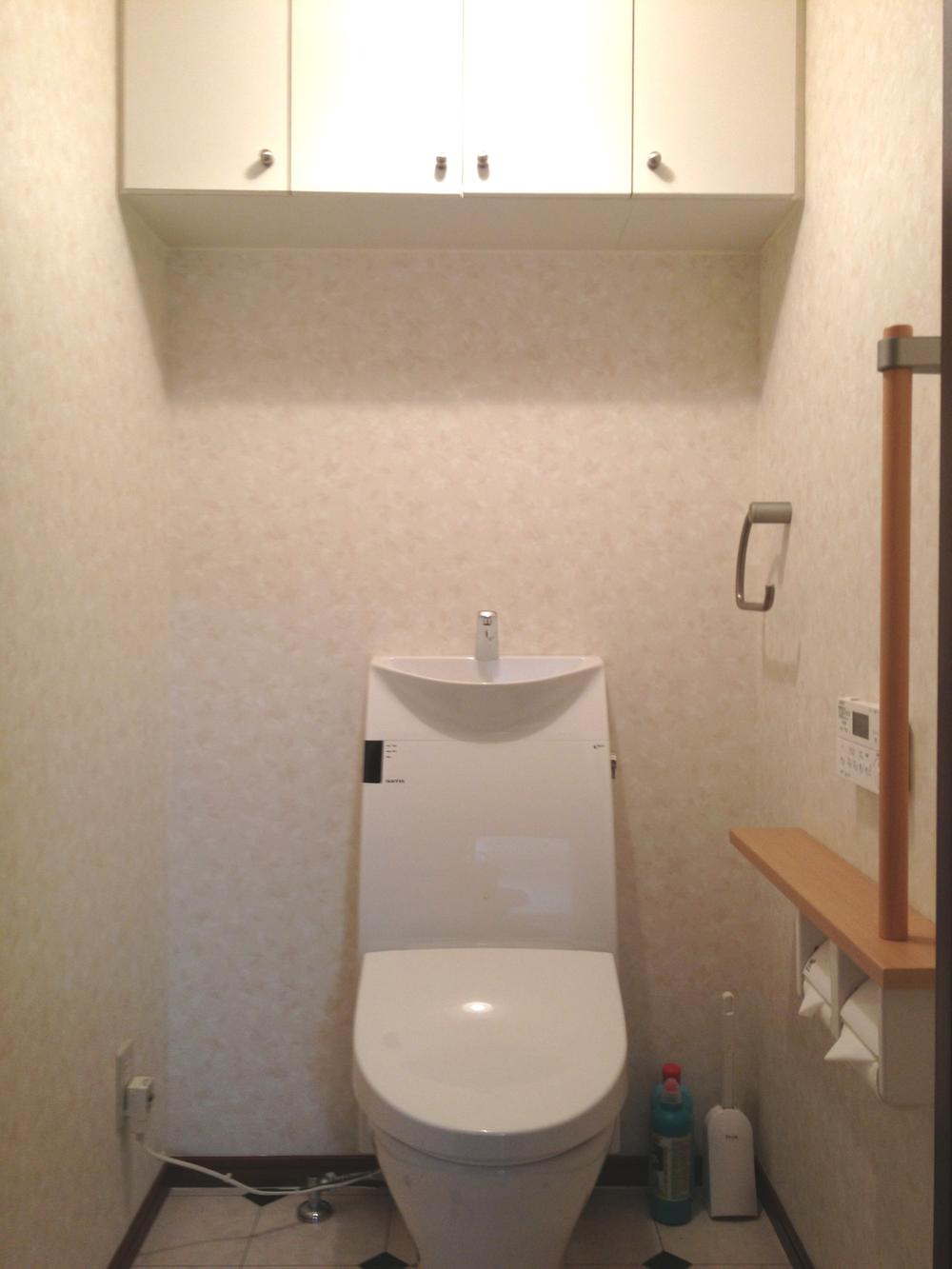 Toilet. Replacement toilet new
