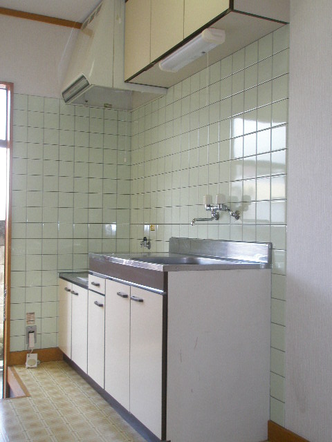 Kitchen. Tiled