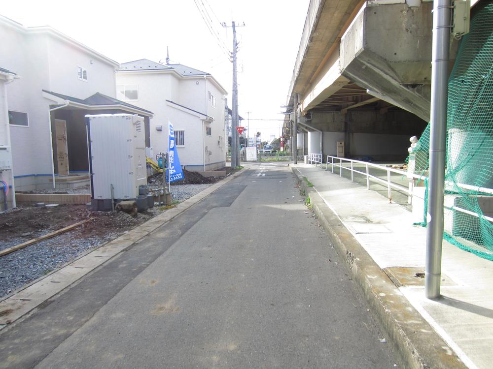 Local photos, including front road. Local (November 12, 2013) Shooting