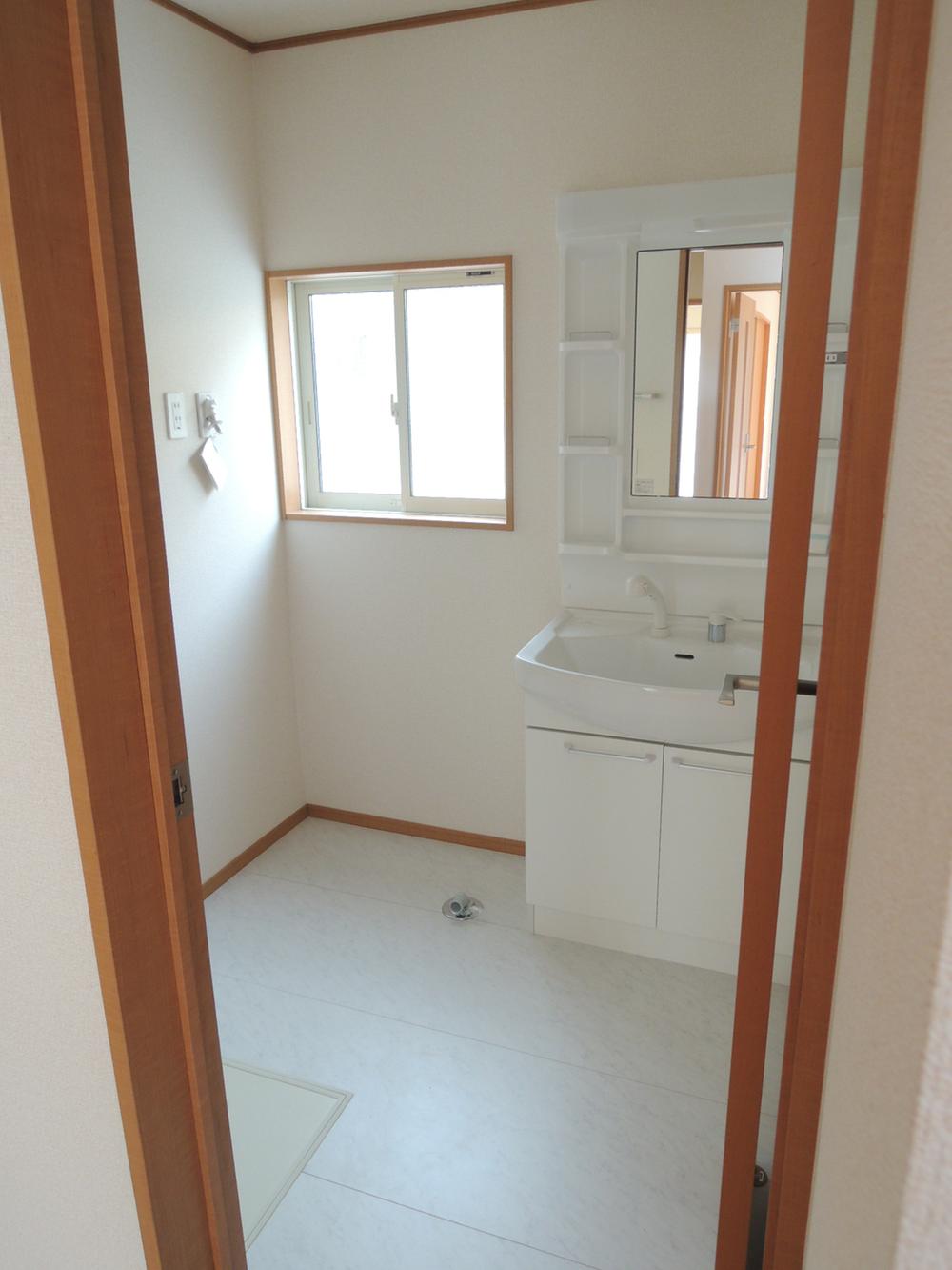 Wash basin, toilet. Building 2 Indoor shooting