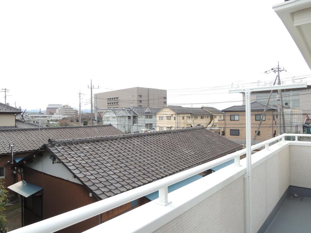 View photos from the dwelling unit. View from the site (December 2013) Shooting