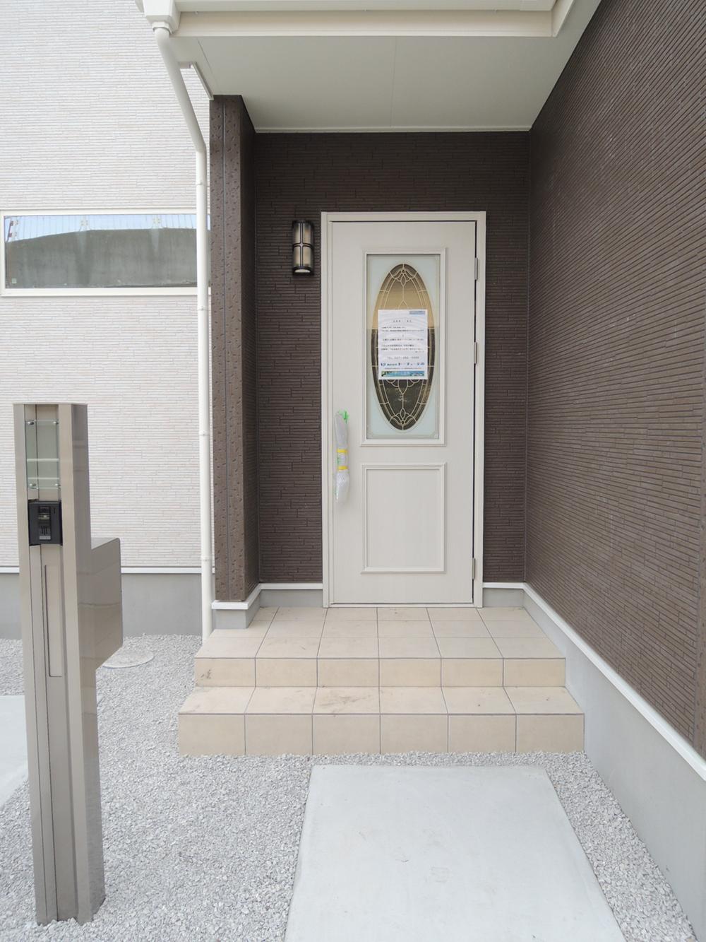 Entrance. Building 2 Local shooting