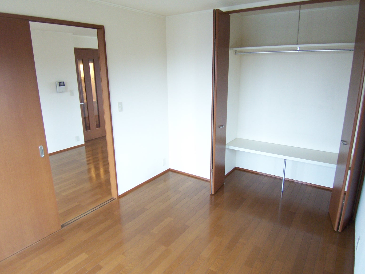 Living and room. Storage is the space of the tatami mat 1 minute. 