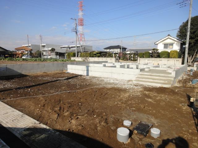 Local appearance photo. Shaping areas of the north-south road on both sides! 