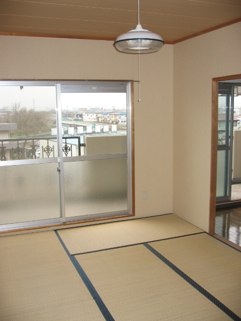 Other room space. Japanese-style room 6 quires Closet There are two between the amount on the right hand side