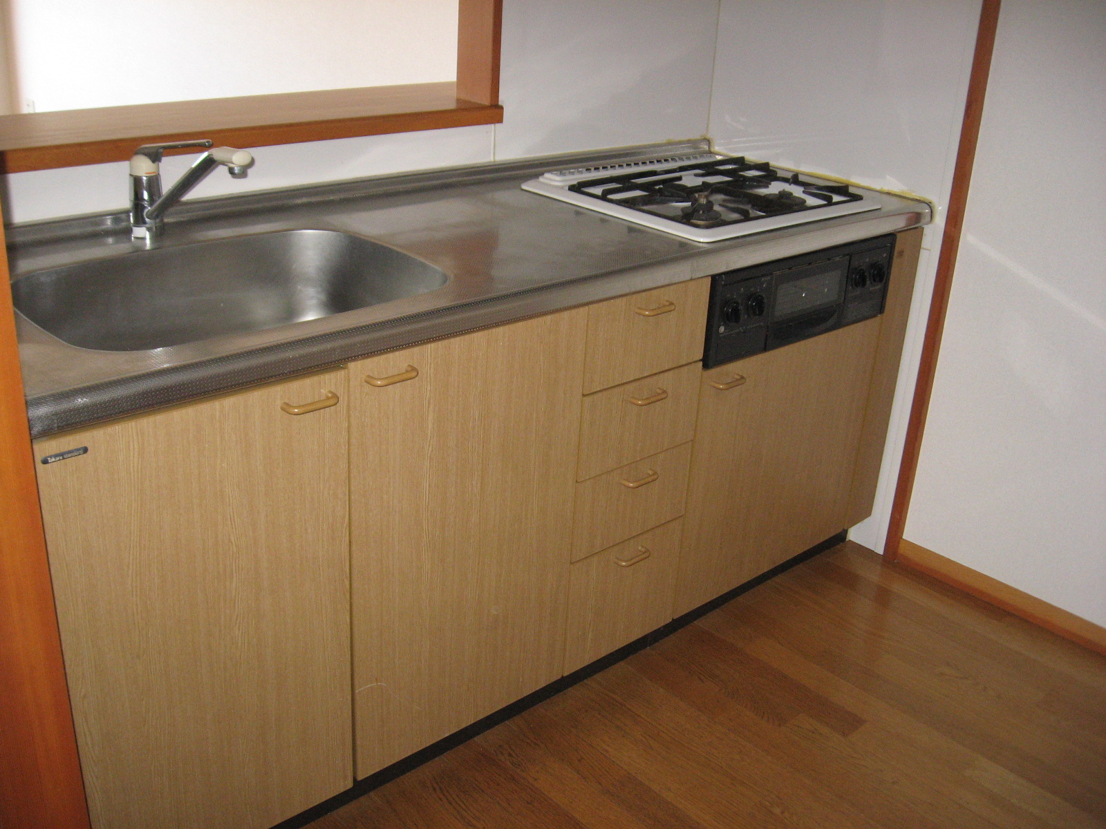 Kitchen. Gas stove, With hanging cupboard