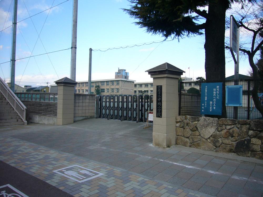 Primary school. 546m to Maebashi Municipal Central Elementary School