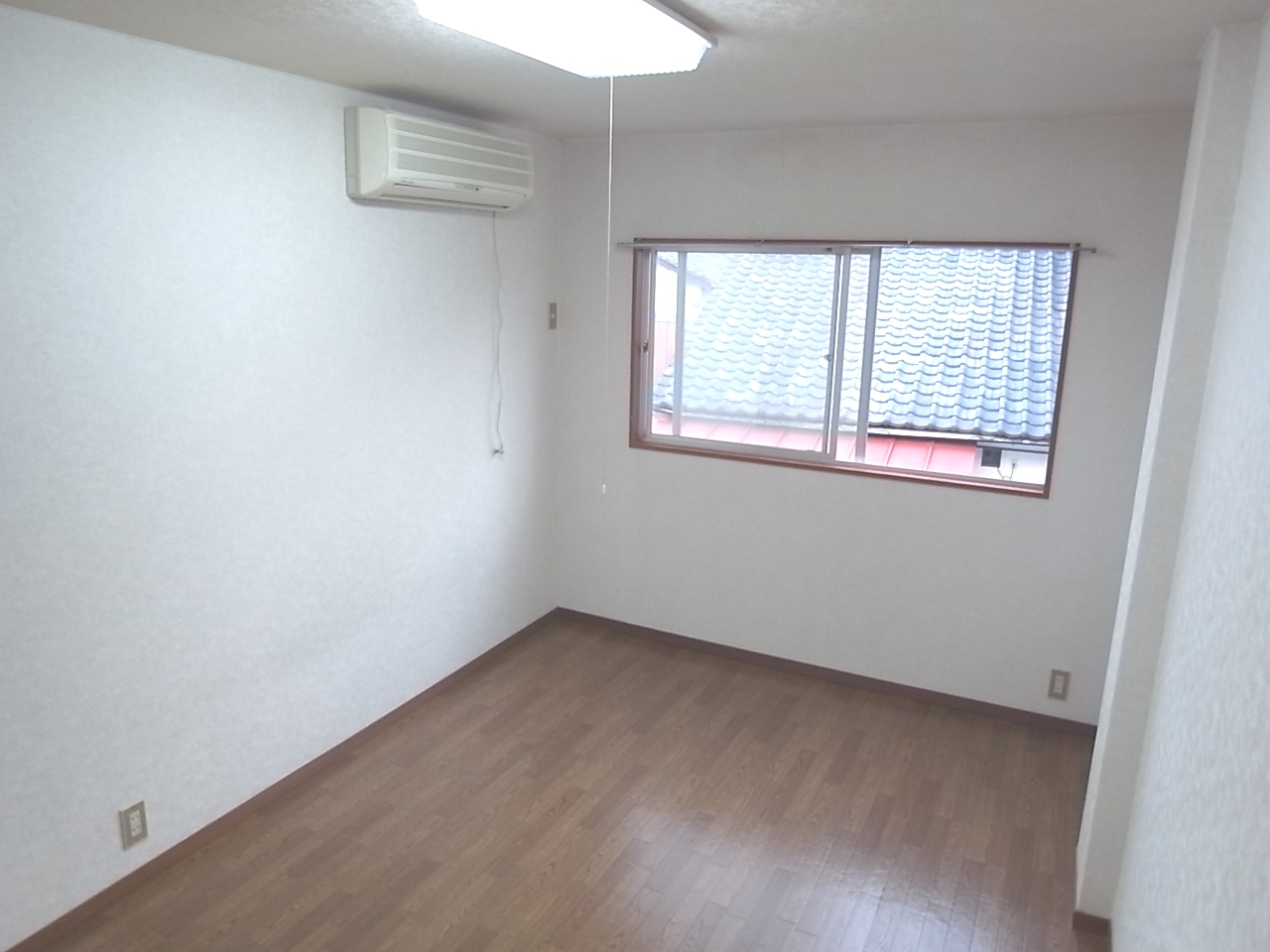 Living and room. Maebashi Kozuka cho Akkora Rent room Western-style room flooring 1