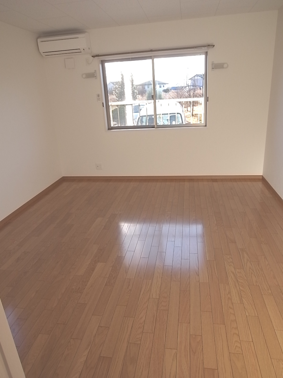 Living and room. Maebashi Yokozawa cho Akkora Rent indoor flooring 3