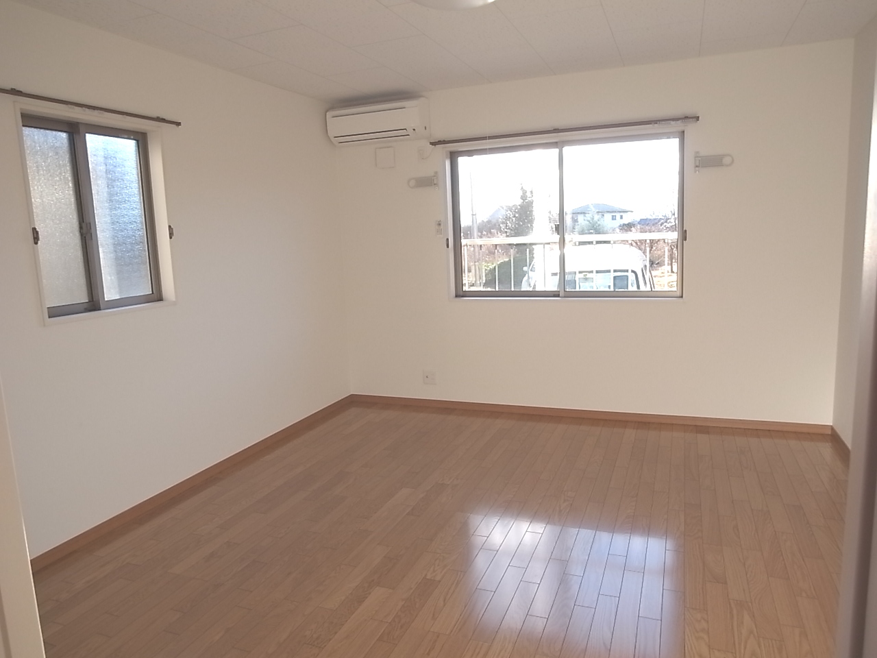 Living and room. Maebashi Yokozawa cho Akkora Rent indoor flooring 1