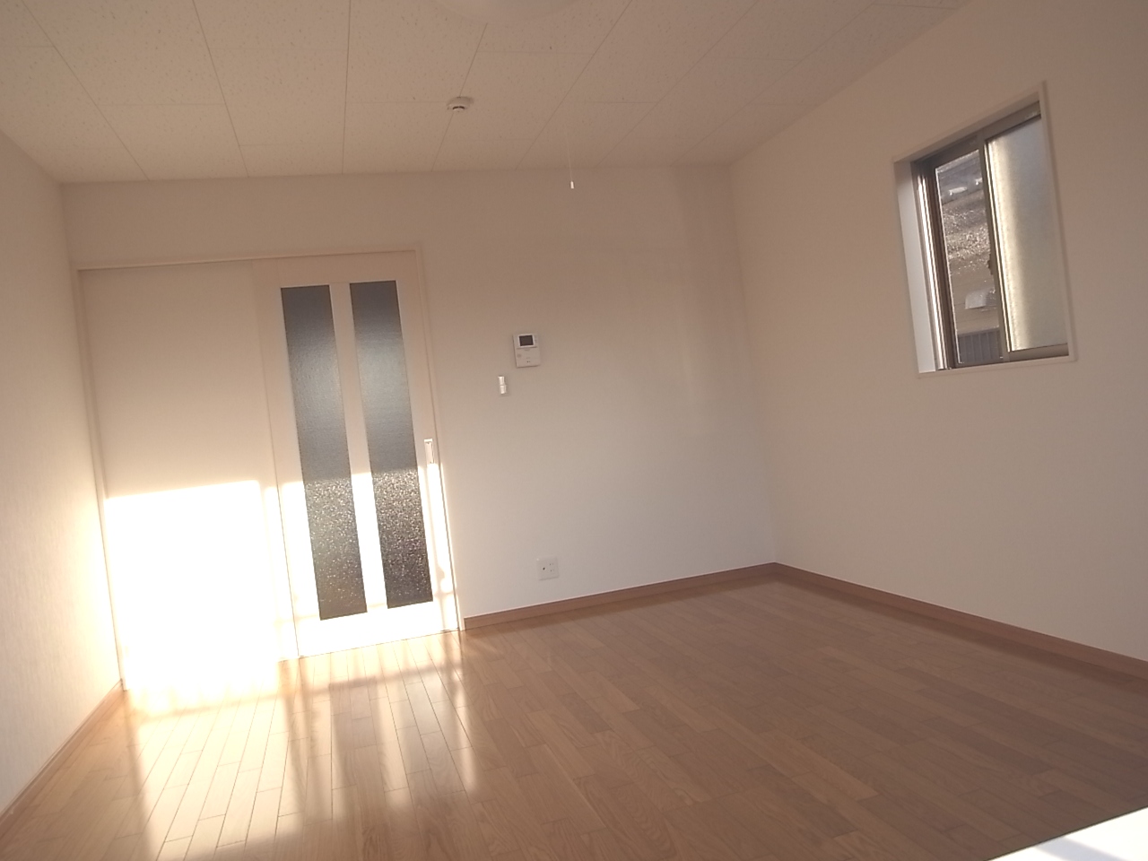 Living and room. Maebashi Yokozawa cho Akkora Rent indoor flooring 2