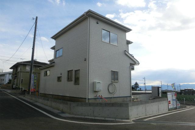 Local photos, including front road. Local (12 May 2013) Shooting