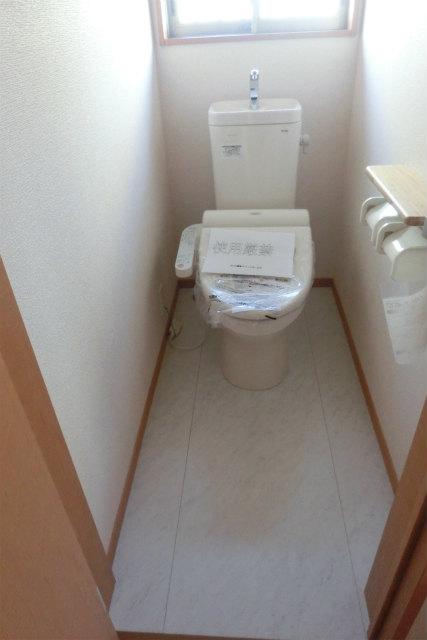 Toilet. Indoor (12 May 2013) Shooting