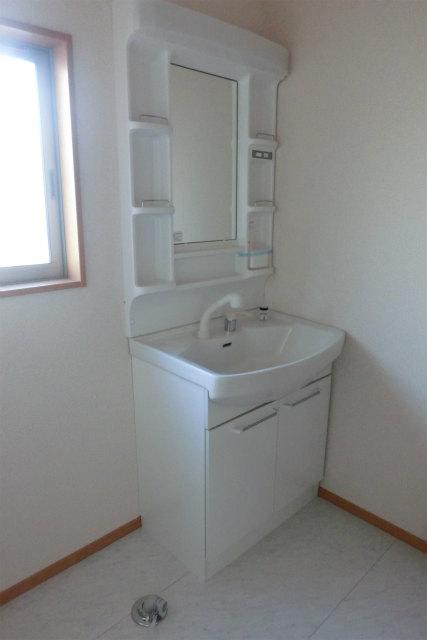 Wash basin, toilet. Indoor (12 May 2013) Shooting