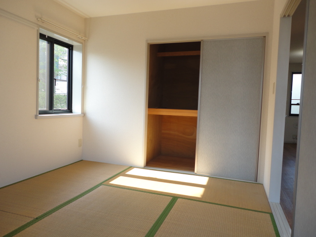 Receipt. Japanese-style room of 6 quires storage