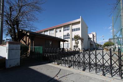 Primary school. Aramaki 800m up to elementary school