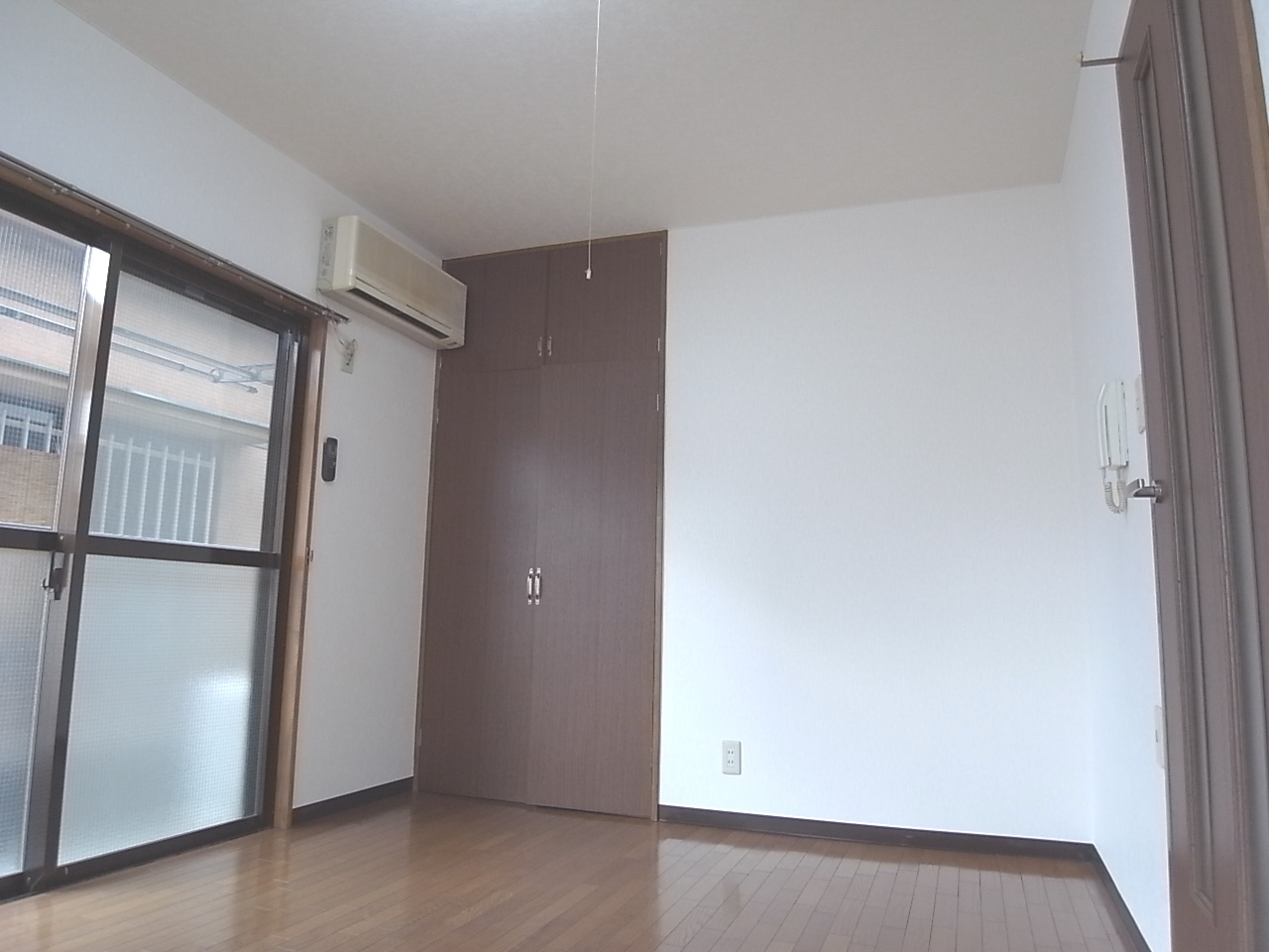 Living and room. Maebashi Table-cho Akkora Rent indoor flooring 3