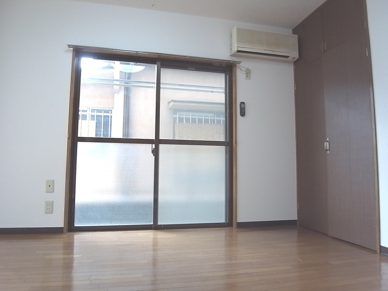 Living and room. Maebashi Table-cho Akkora Rent indoor flooring 1