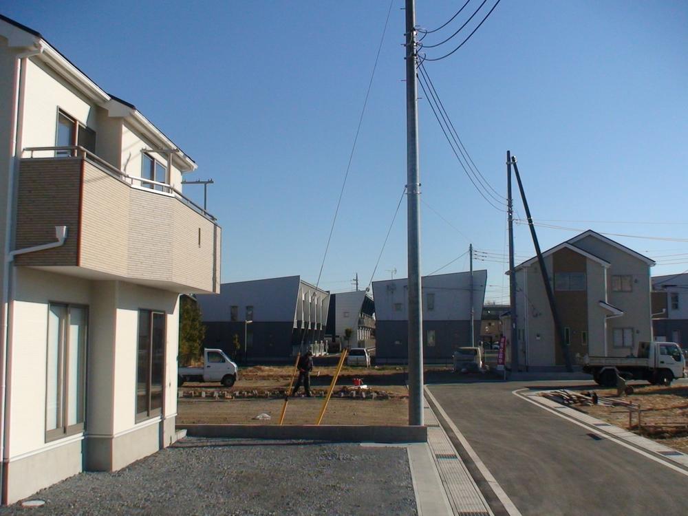 Local photos, including front road. Local (12 May 2014) Shooting