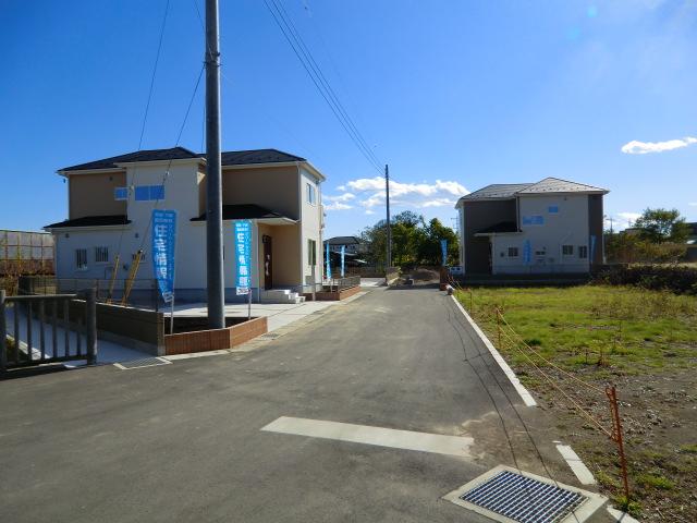 Local photos, including front road. Local (11 May 2013) Shooting