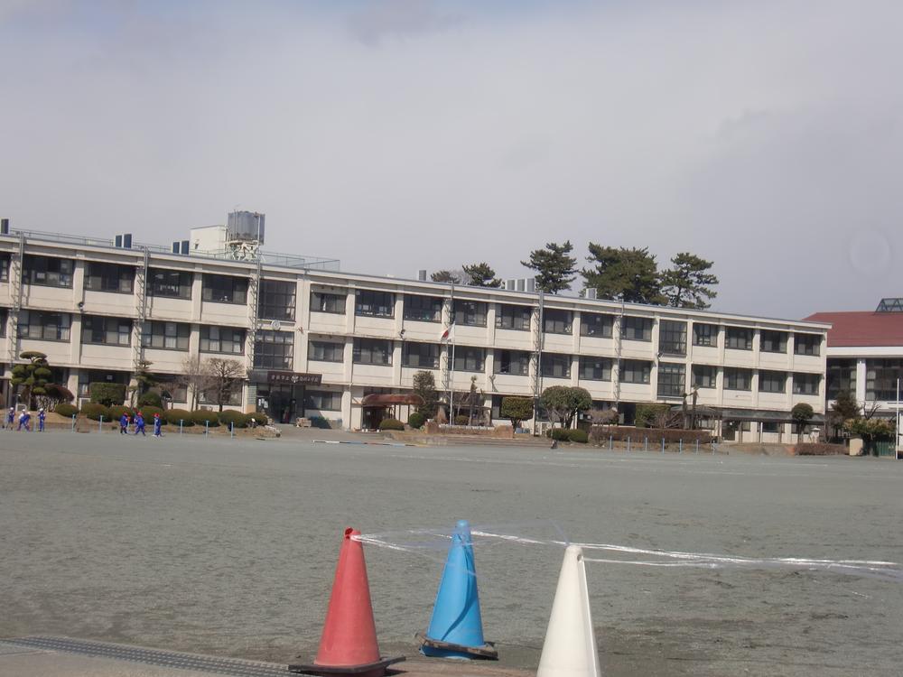 Primary school. 1585m to Maebashi Municipal Kasukawa Elementary School