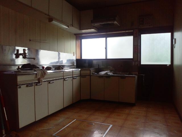Kitchen. Indoor (10 May 2013) Shooting