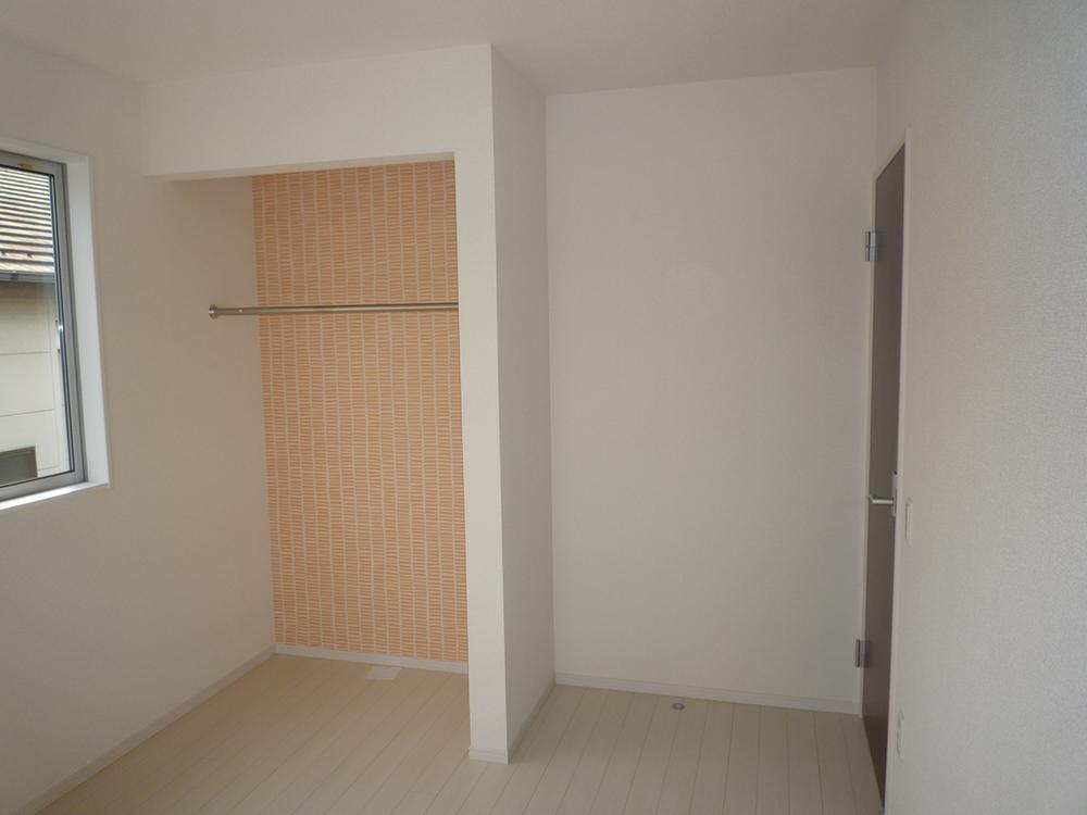 Non-living room. 4 Building Second floor Children's room