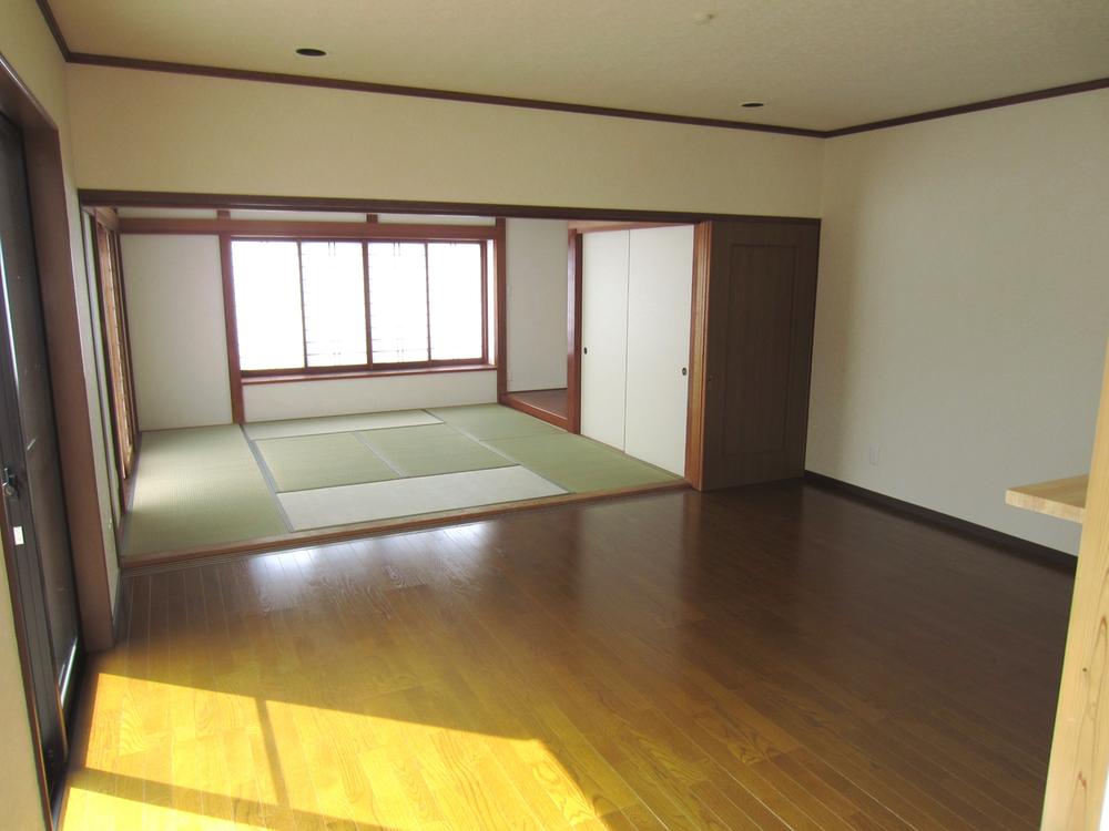 Living. living ・ Japanese-style room Tsuzukiai