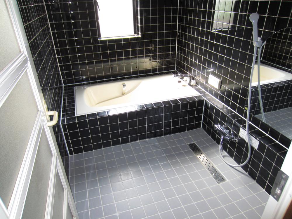 Bathroom. 1.25 square meters of wide bathroom!  Chic texture of black tile