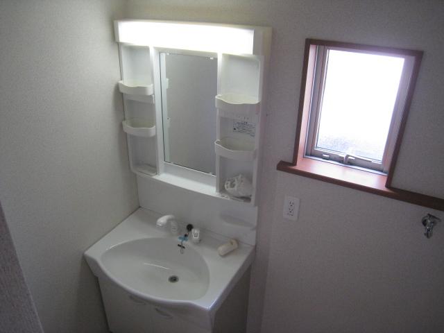 Wash basin, toilet. Indoor (September 2013) Shooting