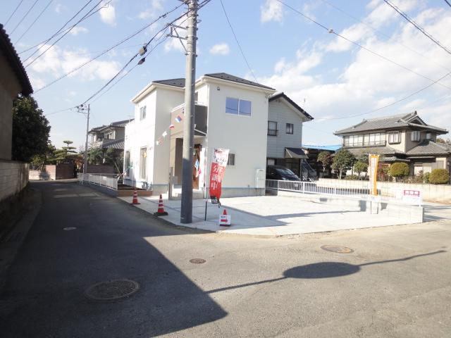 Local photos, including front road. Since the three-way road there is a feeling of freedom! 