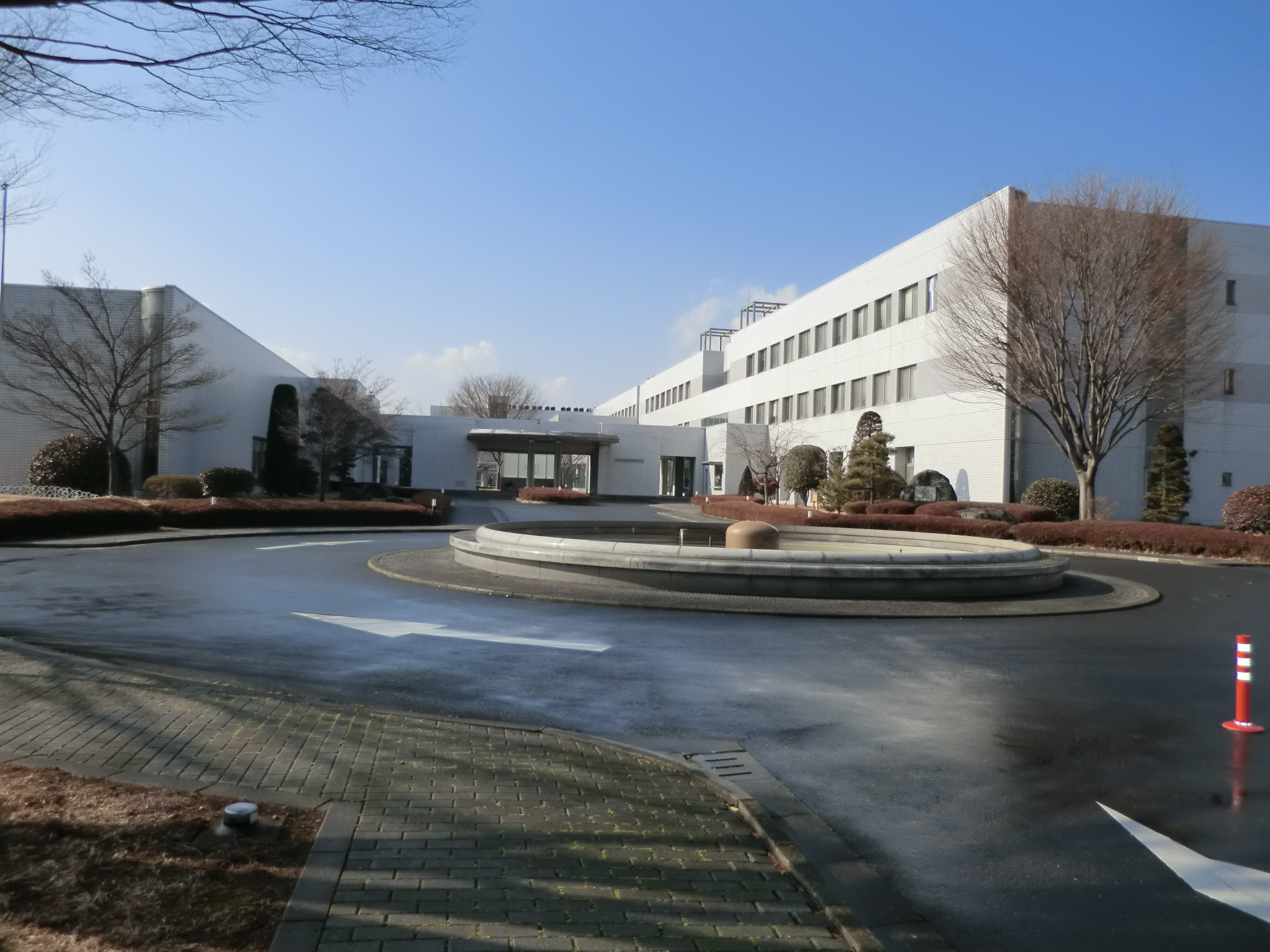 library.  ☆ Gunma Prefectural College of Health Sciences ☆ Until the (library) 912m