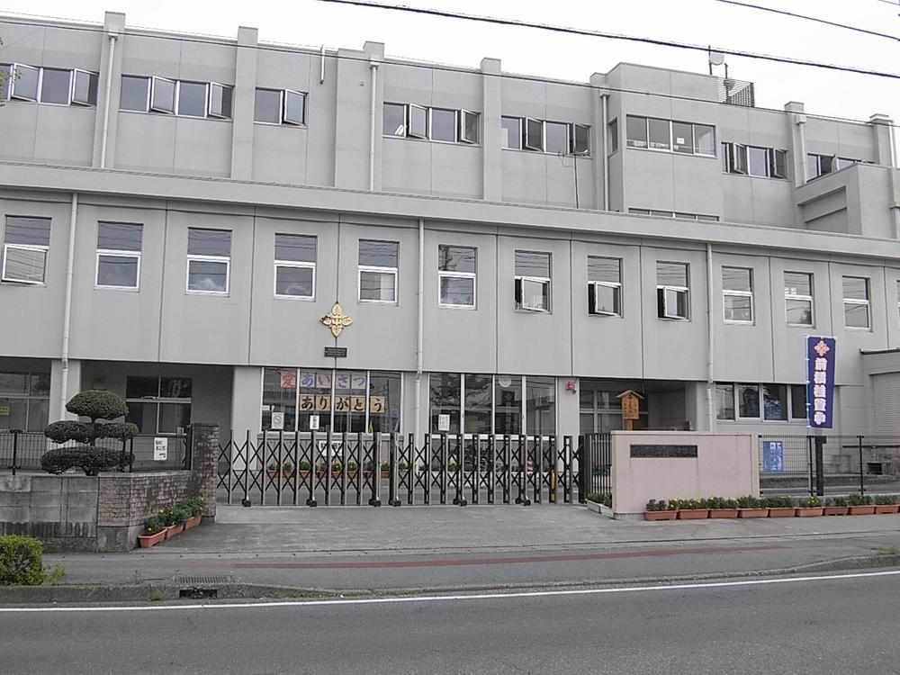 Junior high school. 274m to Maebashi City Katsurakaya junior high school