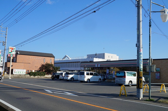 Convenience store. Seven-Eleven Maebashi Motosoja cho Nishiten (convenience store) to 192m