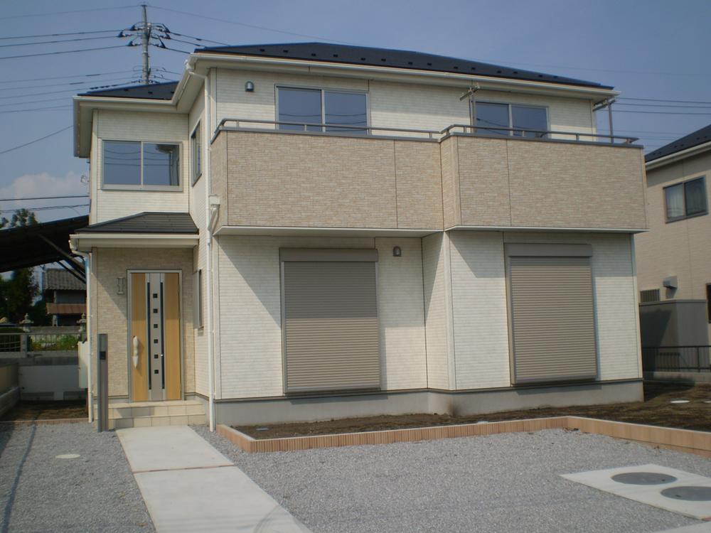 Local appearance photo. Image is a photograph. The actual building will be under construction. 