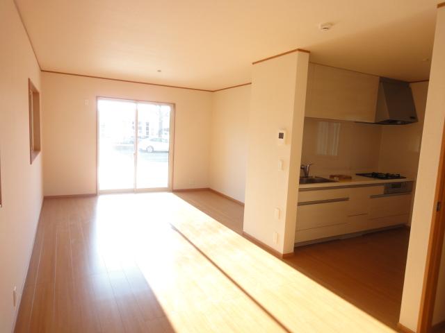 Living. LDK + 23.5 Pledge integrated space in the Japanese-style room! 