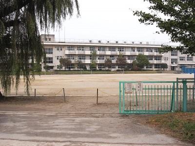 Junior high school. 3349m to Maebashi trees Seto junior high school