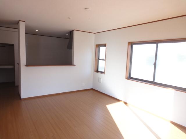 Living. LDK + integral space of up to 22.5 quires in Japanese-style room! 