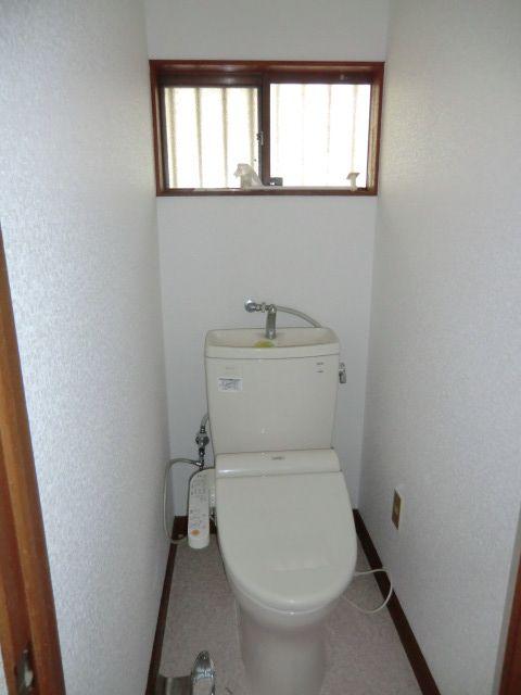 Toilet. Toilet is also already replaced with a new one! 