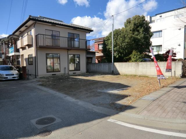 Local photos, including front road. There is also a spacious garden! Parking is also 3 ~ 4 units can be!