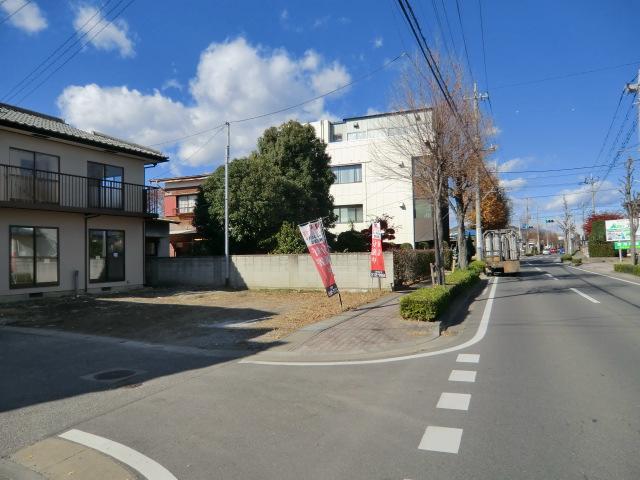 Local photos, including front road. Local (11 May 2013) Shooting