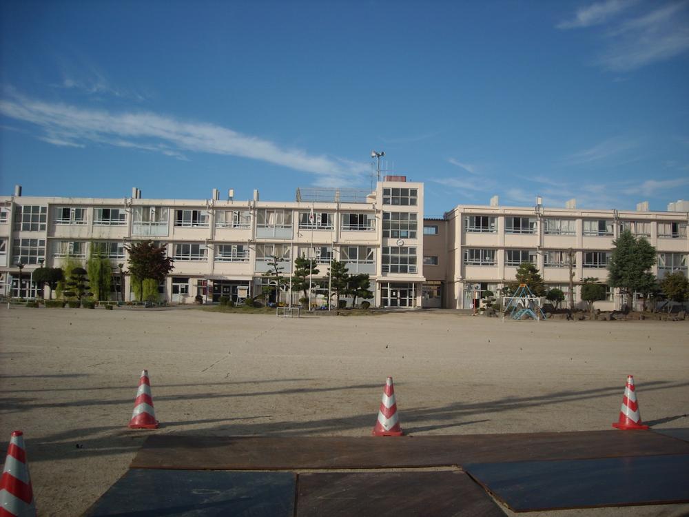 Primary school. 1481m to Maebashi Municipal Motosoja Elementary School