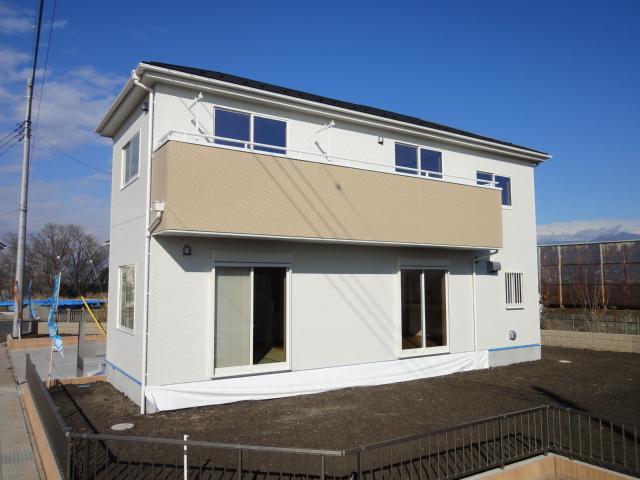 Local appearance photo. Site whopping 94.61 square meters! 