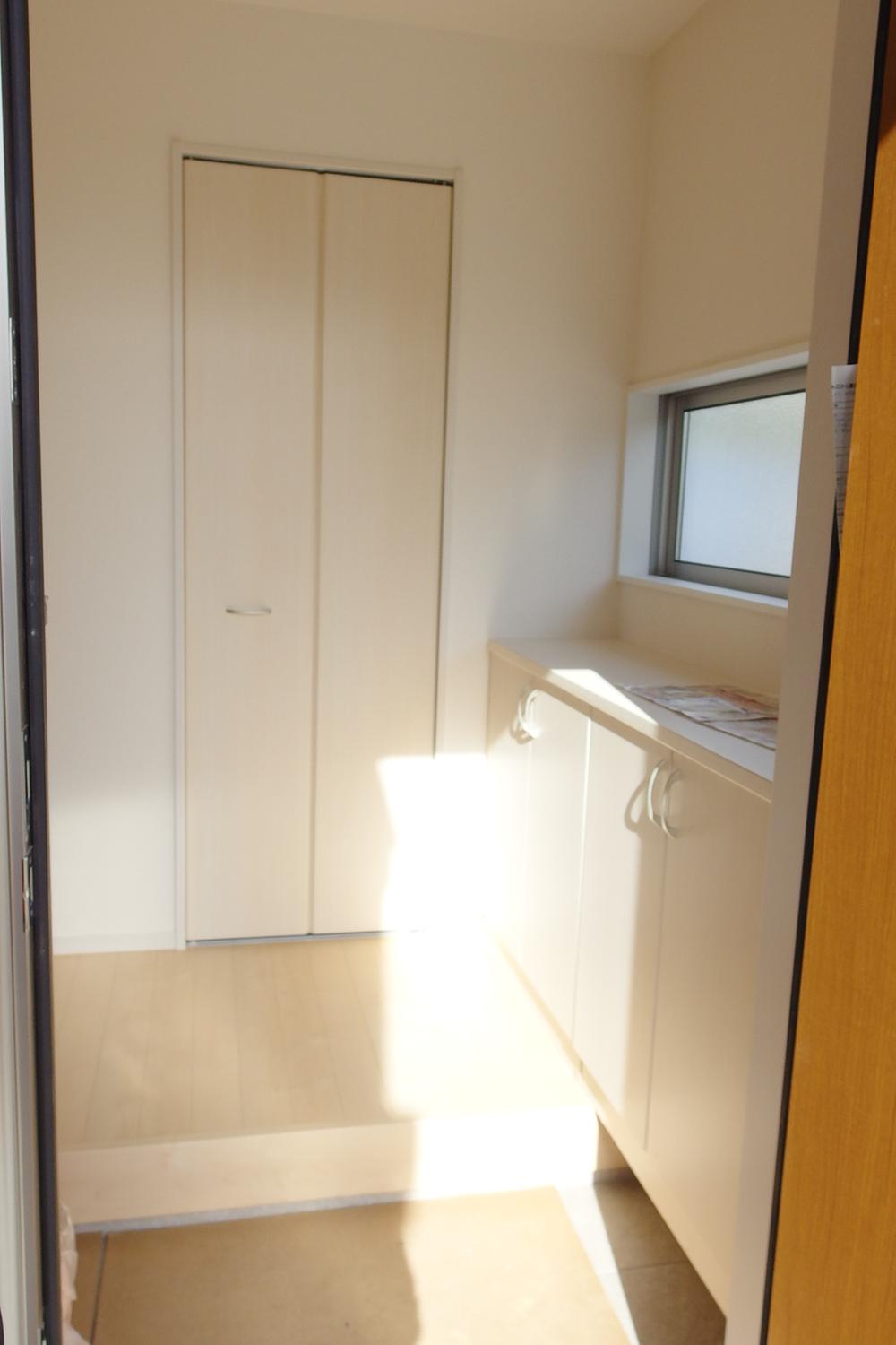 Entrance. Entrance of the shoe box equipped