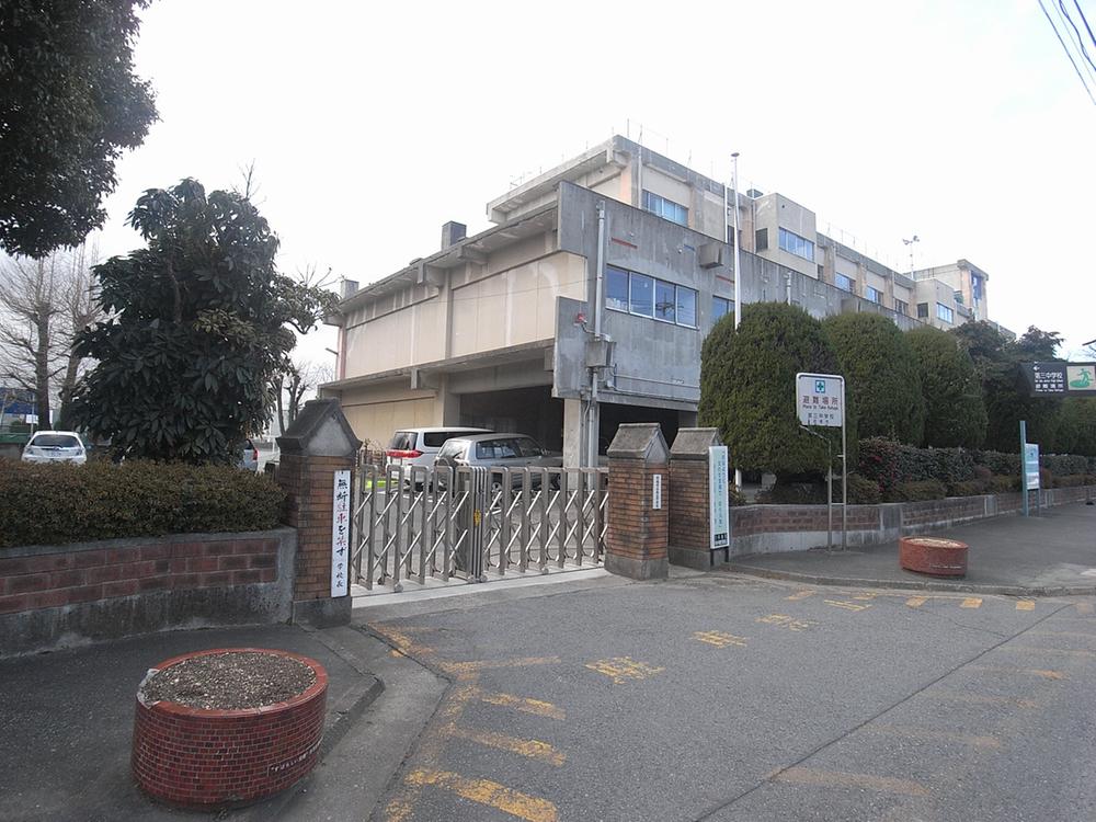 Junior high school. 1190m to Maebashi Tatsudai three junior high school