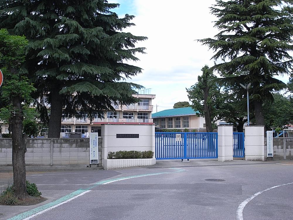 Primary school. 537m to Maebashi Tateiwa God Elementary School