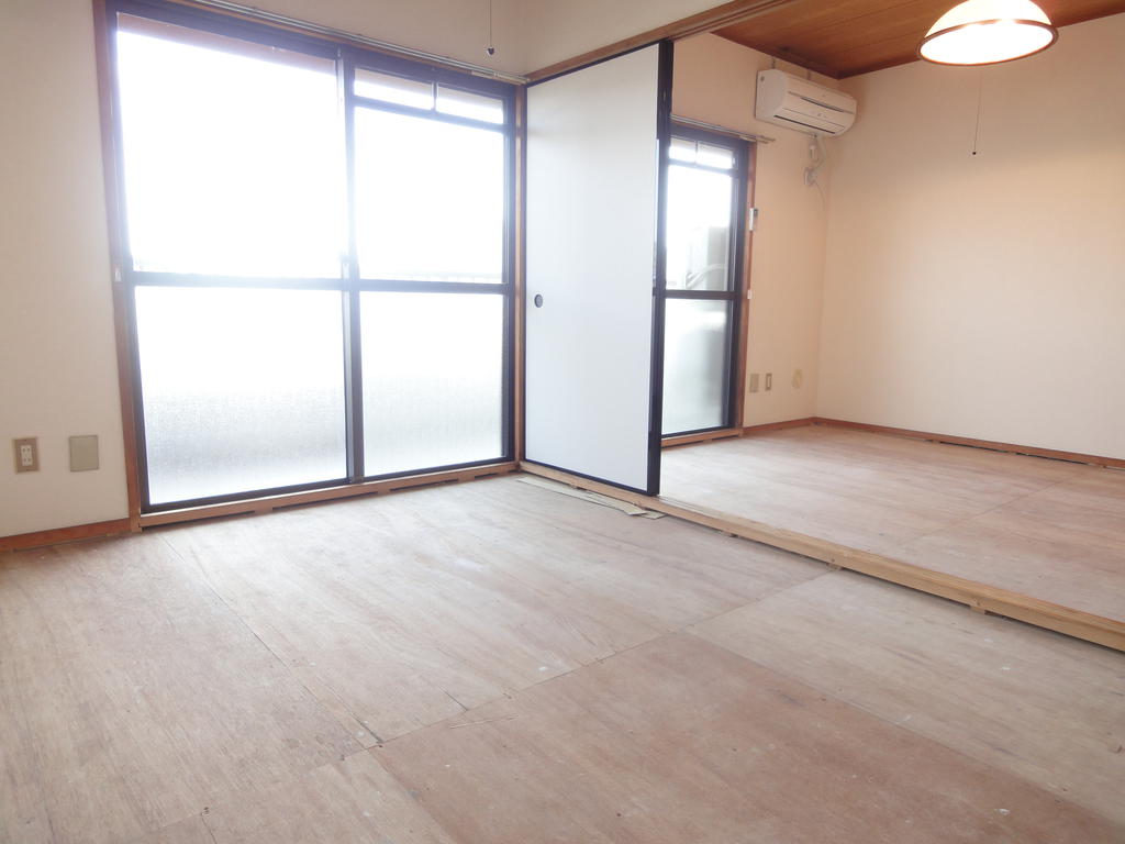 Other room space. It contains the rooms application after a beautiful tatami of continued Japanese-style room