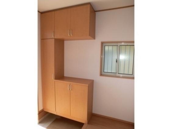 Entrance. Same specifications